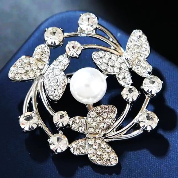 Butterfly & Pearl Rhinestone Flower Brooch Pin Stylish Sparkle Fashon Glam - Picture 1 of 4